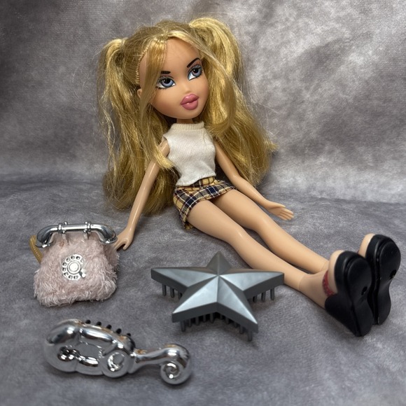 Other - Vintage Bratz Chloe RARE Doll 2001 with Pink Fuzzy Y2K Phone & 2 Silver Brushes